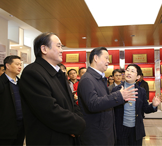 安徽省政協(xié)主席張昌爾、合肥市政協(xié)主席韓冰等領(lǐng)導一行蒞臨洽洽參觀考察